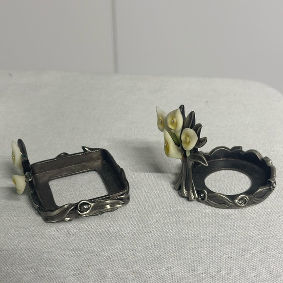 Antique metal looking candle holder - Picture 2 of 2